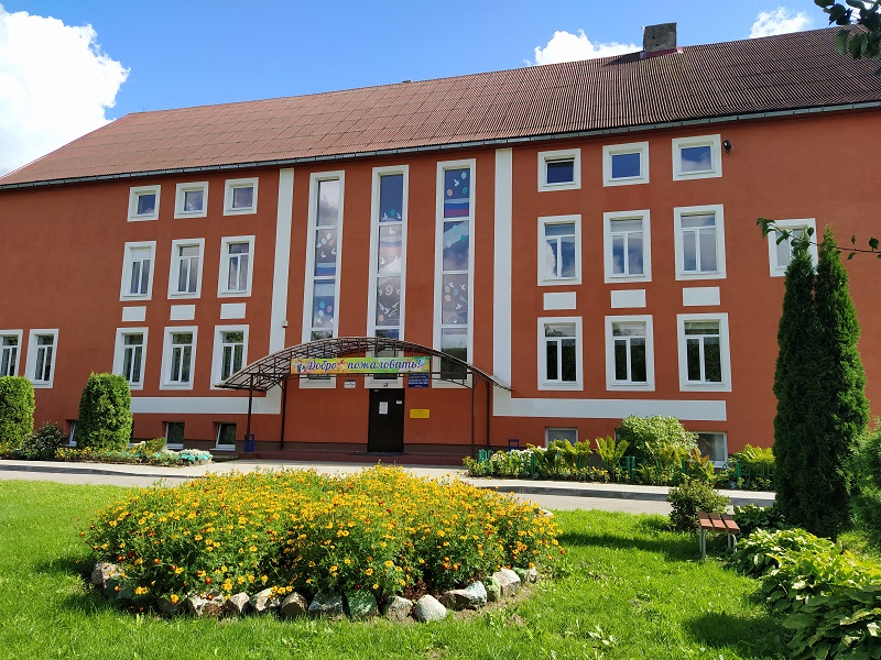 Основное здание Большаковской школы